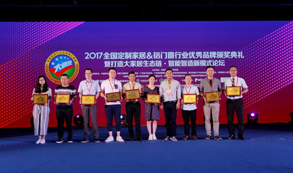 【慧亚媒体眼】伊恋扎根成都，但她的美属于中国