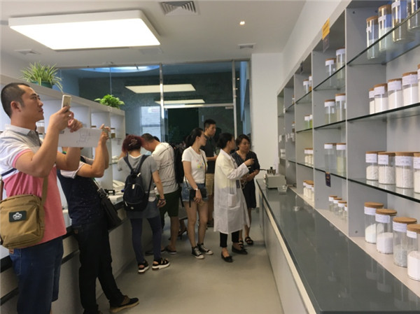 中国最大规模人造石体验馆“戈兰迪体验馆“正式落成