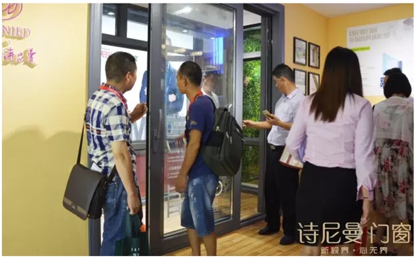 太震撼了！每个到诗尼曼门窗展馆的人都这么说...