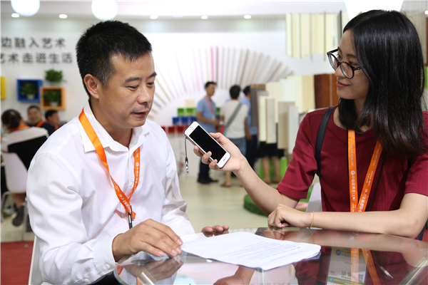 周信橡塑：木纹防撞胶条亮相建博会，加强研发迎击同质化痛点