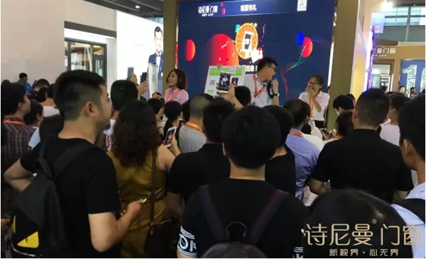 太震撼了！每个到诗尼曼门窗展馆的人都这么说...