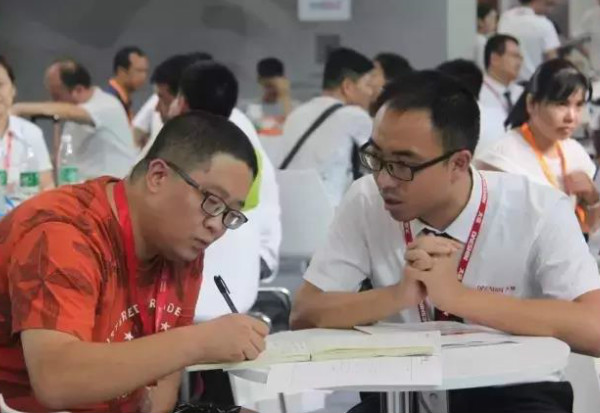 中国建博会（广州）快讯：大信展位人气爆棚