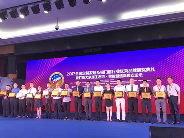 安格尔门窗荣获消费者喜爱的品牌称号 安格尔门窗荣获消费者喜爱的品牌称号