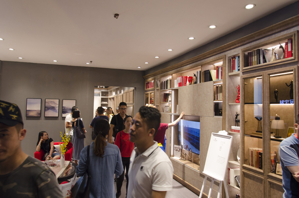 伊恋半年两展，缘何这般自我“折腾”？