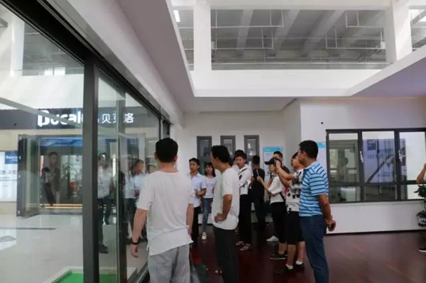 数百人参观贝克洛全球研发中心 探研观察学习