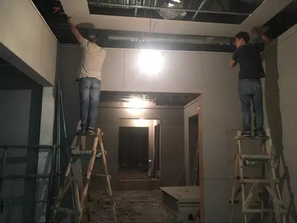 飞宇门窗:与每一个经销商家人共建品牌,共赢未来! 飞宇门窗:与每一个经销商家人共建品牌,共赢未来!
