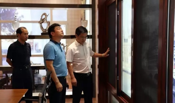 湖北省孝感市委常委、组织部长李端阳一行莅临亿合门窗考察指导 湖北省孝感市委常委、组织部长李端阳一行莅临亿合门窗考察指导