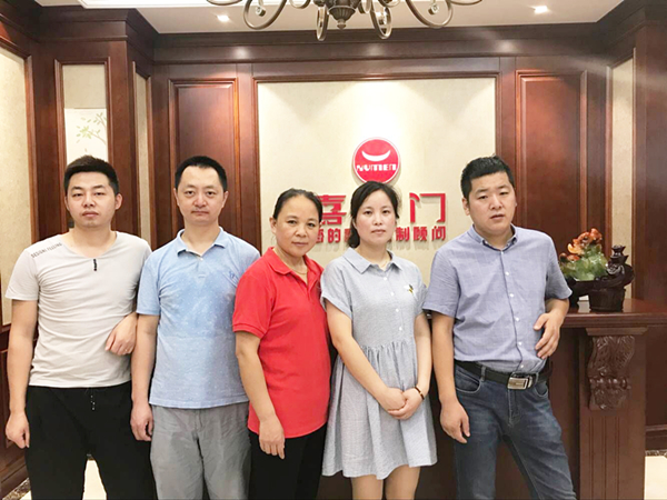 喜盈门周荣:爱业乐业,客户即家人 喜盈门周荣:爱业乐业,客户即家人