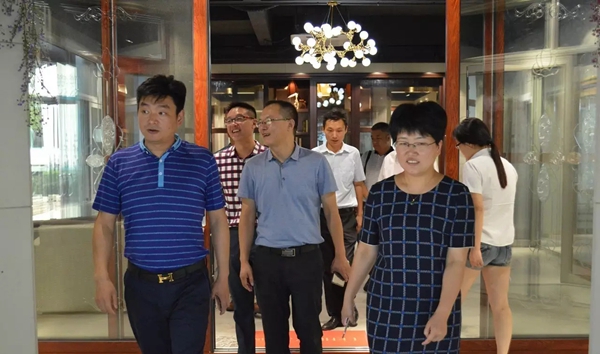 湖北省十堰市茅箭区委领导莅临亿合门窗考察慰问 湖北省十堰市茅箭区委领导莅临亿合门窗考察慰问