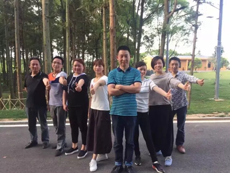 用爱经营 共赢未来 湖北宜都欧亚达经销商王明华夫妇专访 用爱经营 共赢未来 湖北宜都欧亚达经销商王明华夫妇专访