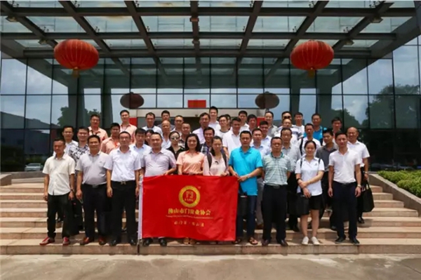 “佛山市门窗业协会会员联系交流日活动”圆满举办 近四十家会员企业齐聚“伟业铝厂”参观交流