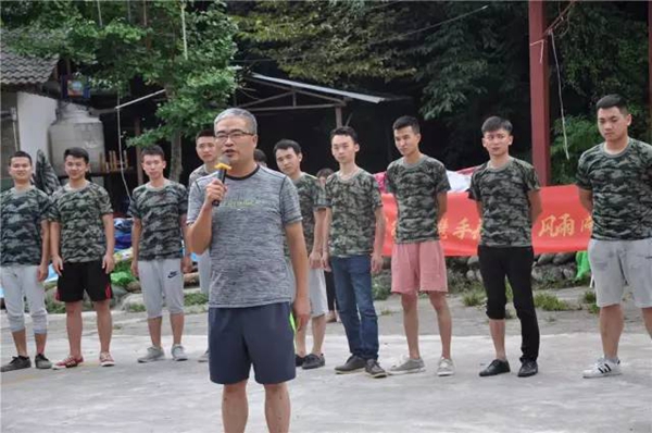 飞宇门窗：携手并进，风雨同路。协作执行，尽显风采