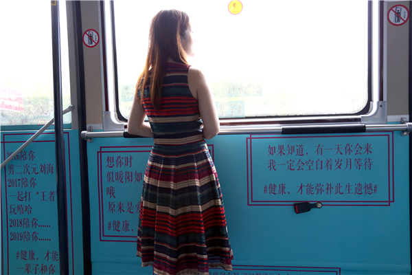 亚丹:七夕撒狗粮,白云机场被人写满爱情故事 亚丹:七夕撒狗粮,白云机场被人写满爱情故事