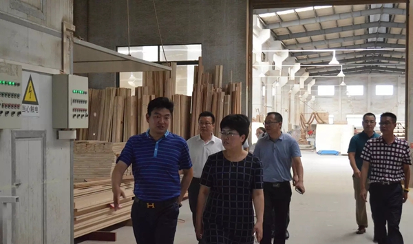 湖北省十堰市茅箭区委领导莅临亿合门窗考察慰问 湖北省十堰市茅箭区委领导莅临亿合门窗考察慰问