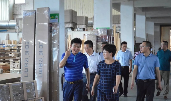 湖北省十堰市茅箭区委领导莅临亿合门窗考察慰问 湖北省十堰市茅箭区委领导莅临亿合门窗考察慰问
