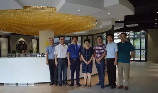 湖北省十堰市茅箭区委领导莅临亿合门窗考察慰问 湖北省十堰市茅箭区委领导莅临亿合门窗考察慰问