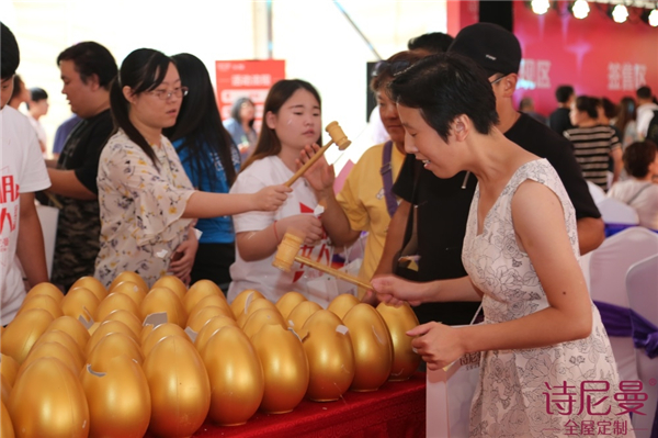 时尚女王海清助阵诗尼曼,女人当家玩转百搭定制 时尚女王海清助阵诗尼曼,女人当家玩转百搭定制
