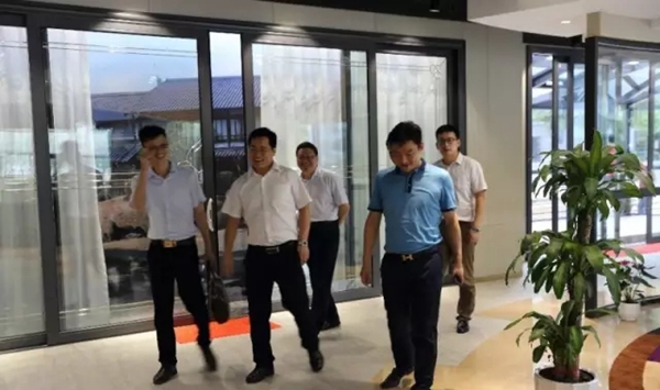 湖北省孝感市委常委、组织部长李端阳一行莅临亿合门窗考察指导 湖北省孝感市委常委、组织部长李端阳一行莅临亿合门窗考察指导