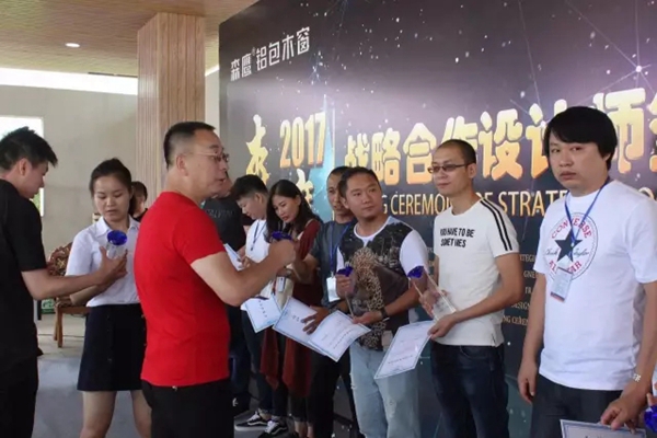 设计师 这些设计大咖 对森鹰青眼有加 设计师 这些设计大咖 对森鹰青眼有加