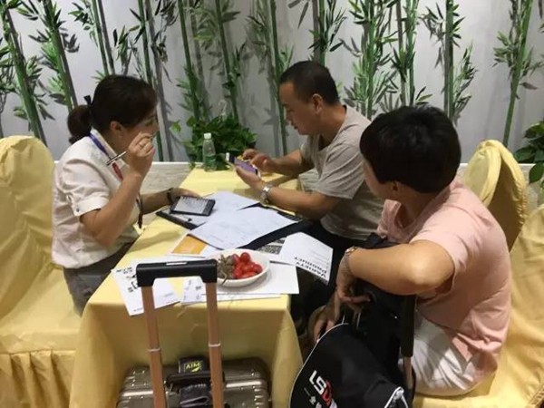 国际名家具展帝安姆全屋定制大秀“硬”实力,强势“圈粉”没商量! 国际名家具展帝安姆全屋定制大秀“硬”实力,强势“圈粉”没商量!