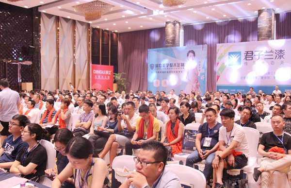喜盈门:紧跟消费升级,打造整木定制家居“一站式”解决方案 ——喜盈门董事长沈建忠在中国(江山)门业、定制家居千人峰会做精彩分享 喜盈门:紧跟消费升级,打造整木定制家居“一站式”解决方案 ——喜盈门董事长沈建忠在中国(江山)门业、定制家居千人峰会做精彩分享