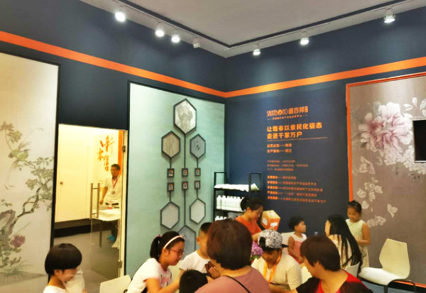 盛百邦墙布秦涛：追求卓越，打造一站式墙布产品资源库