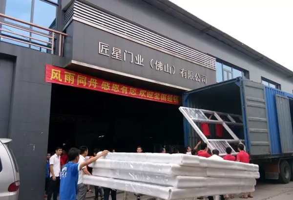 捷报频传，尊邦豪门福建别墅工程门窗顺利装车发货！