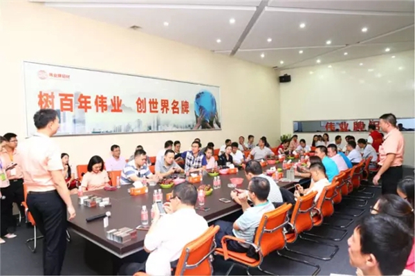“佛山市门窗业协会会员联系交流日活动”圆满举办 近四十家会员企业齐聚“伟业铝厂”参观交流