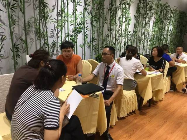 国际名家具展帝安姆全屋定制大秀“硬”实力,强势“圈粉”没商量! 国际名家具展帝安姆全屋定制大秀“硬”实力,强势“圈粉”没商量!