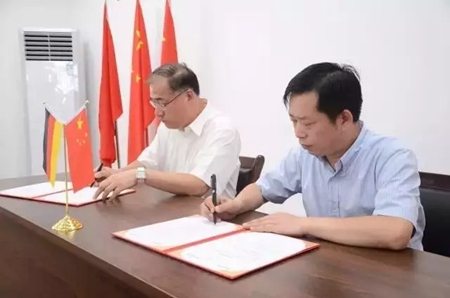 合作共赢 丝吉利娅与金大门业签署战略合作备忘录 合作共赢 丝吉利娅与金大门业签署战略合作备忘录