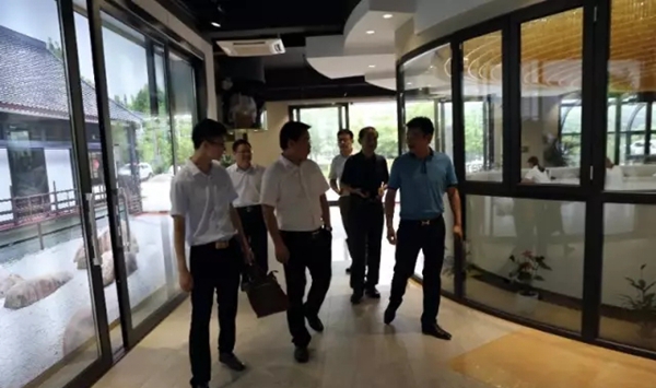湖北省孝感市委常委、组织部长李端阳一行莅临亿合门窗考察指导 湖北省孝感市委常委、组织部长李端阳一行莅临亿合门窗考察指导