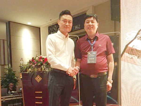 喜盈门:紧跟消费升级,打造整木定制家居“一站式”解决方案 ——喜盈门董事长沈建忠在中国(江山)门业、定制家居千人峰会做精彩分享 喜盈门:紧跟消费升级,打造整木定制家居“一站式”解决方案 ——喜盈门董事长沈建忠在中国(江山)门业、定制家居千人峰会做精彩分享