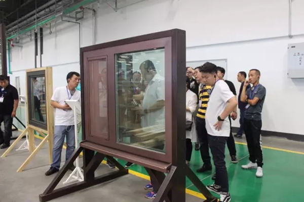 设计师 这些设计大咖 对森鹰青眼有加 设计师 这些设计大咖 对森鹰青眼有加