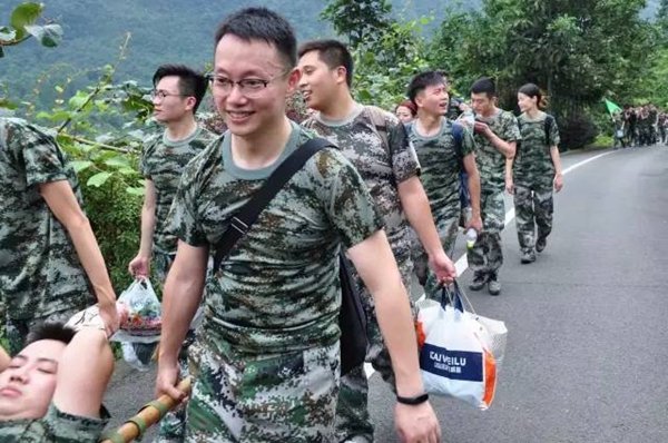 飞宇门窗：携手并进，风雨同路。协作执行，尽显风采