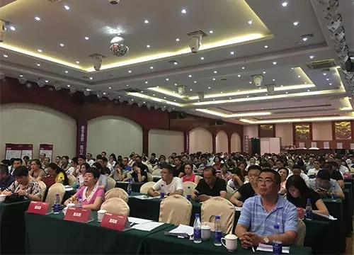 德贝厨柜2017老板培训会暨半年工作会成功召开