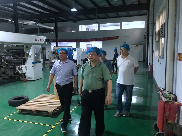 李建军考察义兴彩印,昱昌环境为绿色印刷指引方向 李建军考察义兴彩印,昱昌环境为绿色印刷指引方向
