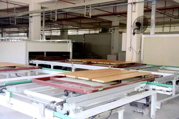 长润发服务万里行 :走进长江家具,坚持不懈的耐心服务赢得客户信赖 长润发服务万里行 :走进长江家具,坚持不懈的耐心服务赢得客户信赖