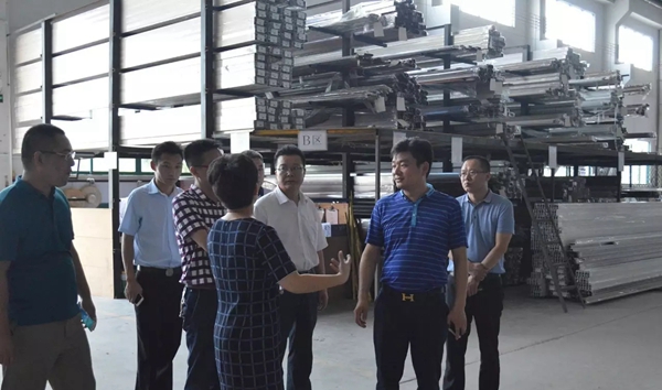 湖北省十堰市茅箭区委领导莅临亿合门窗考察慰问 湖北省十堰市茅箭区委领导莅临亿合门窗考察慰问
