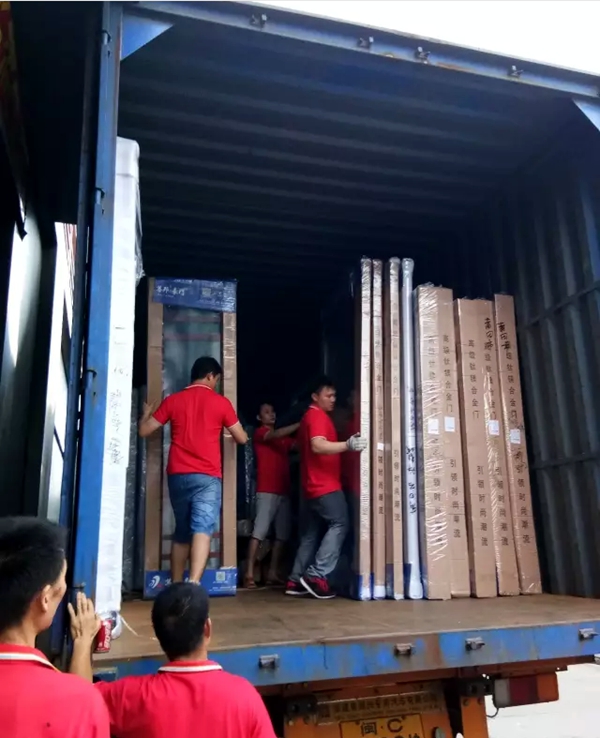 捷报频传，尊邦豪门福建别墅工程门窗顺利装车发货！