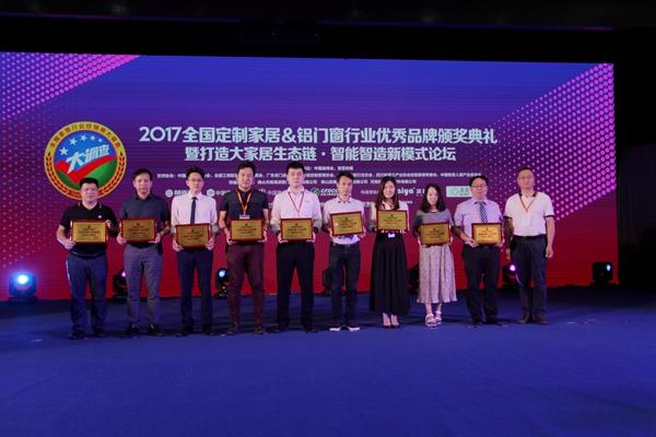 诗尼曼衣柜好不好引领大家居定制新风潮