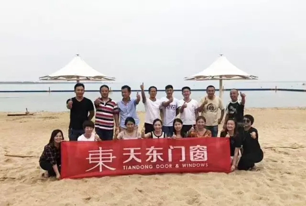 开拓进取勇攀高峰 天东门窗各分公司拓展训练