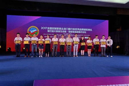 防盗防蚊纱门窗 津美让小偷蚊虫无处可逃