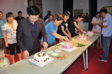 迎国庆贺中秋,亚材门窗第三季度员工生日联谊隆重举行 迎国庆贺中秋,亚材门窗第三季度员工生日联谊隆重举行