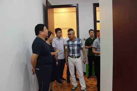 新乡市市政府领导一行莅临欧迪雅参观指导工作！