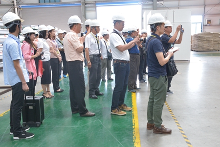 伟业迎来台湾铝门窗参访团，跨越海峡两岸，共话铝建筑产业链新发展