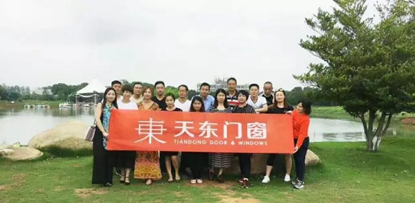 开拓进取勇攀高峰 天东门窗各分公司拓展训练