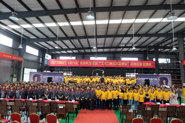 飞宇门窗陈刚:只有进入市场才能提升自我 飞宇门窗陈刚:只有进入市场才能提升自我