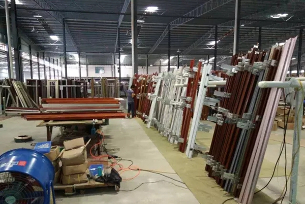 佰斯顿门窗5万余平米新厂全面投入运营 佰斯顿门窗5万余平米新厂全面投入运营