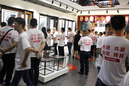 罗普斯金门窗做好终端用户从材料源头定义好门窗，四川运营中心盛大开业