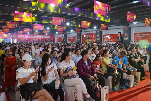 香港影星罗嘉良助力易高定制嘉年华，品牌大放异彩！